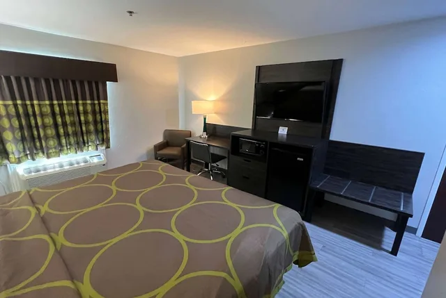 غرفة قياسية بسرير كوين لذوي الإعاقة، Super 8 By Wyndham Lake Charles Sulphur 3/8