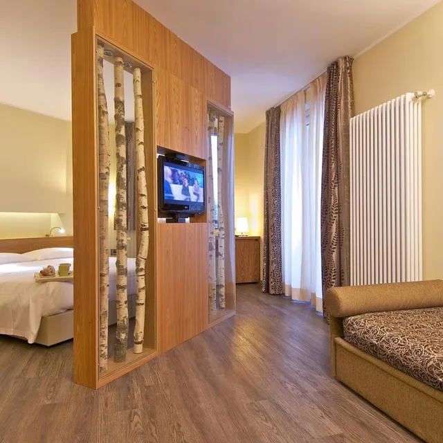 جناح، Harmony Suite Hotel 5/6