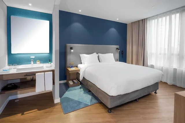 Suite, King Bed, Living Area, Top Floor, Holiday Inn Express Shanghai Chongming 1/9
