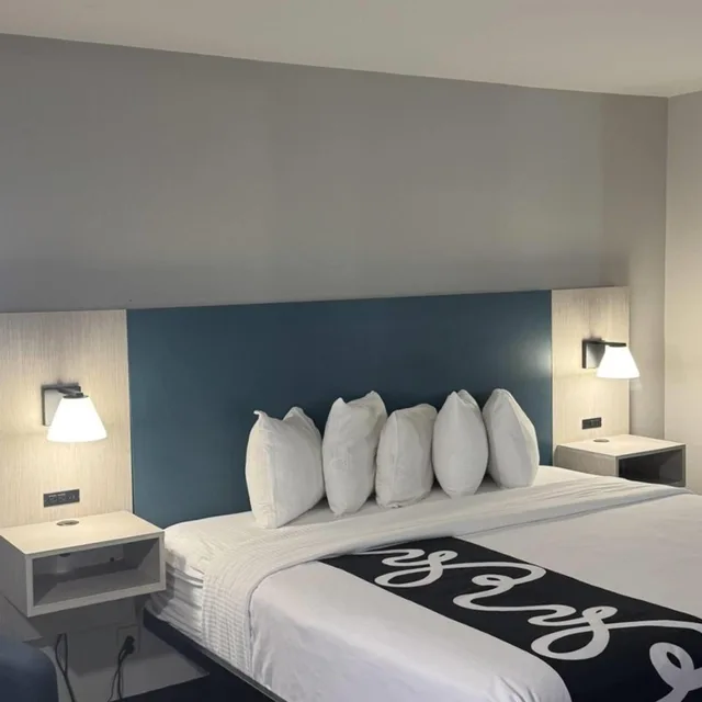 غرفة ديلوكس بسرير كينج، La Quinta Inn By Wyndham Auburn Worcester 5/10