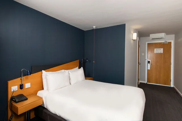غرفة قياسية بسرير مزدوج لذوي الإعاقة، Holiday Inn Express Taunton 2/6
