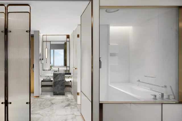 Bund, Double Bed, with View، Conrad Shanghai 3/3