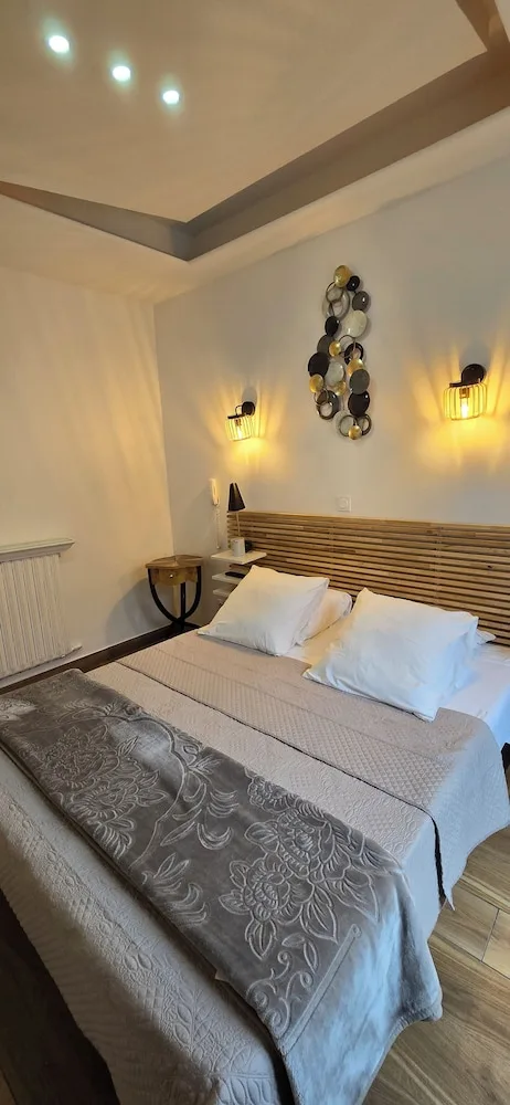 Standard, Queen Bed, No Elevator، CAMELIA PRESTIGE - PLACE DE LA NATION 8/10