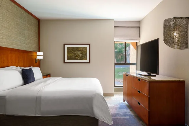 جناح تنفيذي بسرير كينج بغرفة نوم واحدة مع أريكة، The Westin Rancho Mirage Golf Resort and Spa 2/4