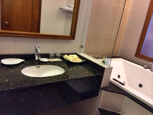 غرفة ديلوكس ثلاثية بسرير فردي بإطلالة على البحر بغرفة نوم واحدة، Petro Hotel 7/8