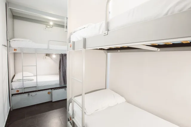 سكن مشترك بستة أسرّة للنساء بحمام مشترك، Hostel St Christophers Inn Barcelona 1/4