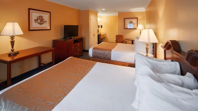 جناح بمطبخ صغير، Best Western Forest Inn 5/7