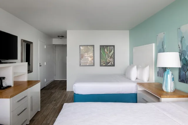 Premium, 2 Queen Beds, Ocean Front، Tides Folly Beach 3/8