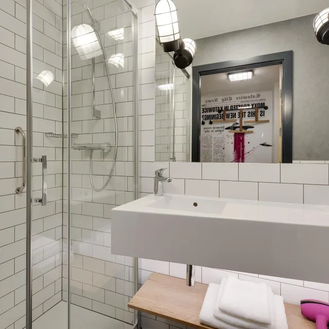 غرفة بسريرين منفصلين، Moxy Katowice Airport 6/9