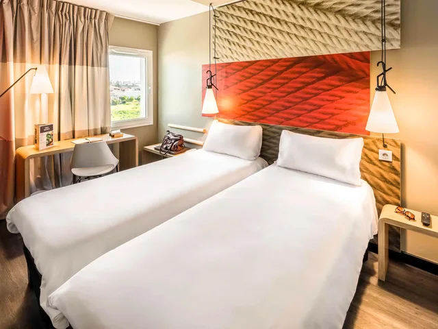 غرفة بسرير مزدوج مع سرير إضافي، Ibis Faro Algarve 1/9