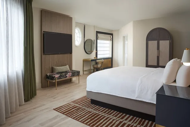 جناح بسرير كينج مع أريكة، Hotel Vesper, Houston, a Tribute Portfolio Hotel 2/3