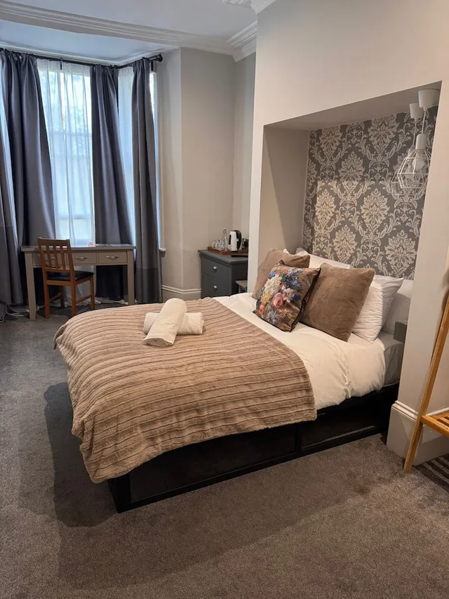 Room, Double Bed, Park View, Shared Bathroom, Regency Guest House 1/2