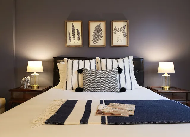 Room, Queen Bed, Little Fig Hotel 2/3