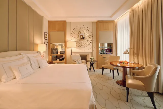 غرفة تنفيذية بسرير كينج، Corinthia Hotel London 1/4