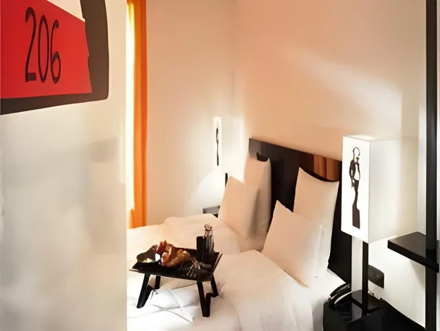 Design, Single, Double Bed، Hotel Le Chat Noir 2/2