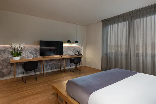 Junior Suite Shower، Leopardi 4/5