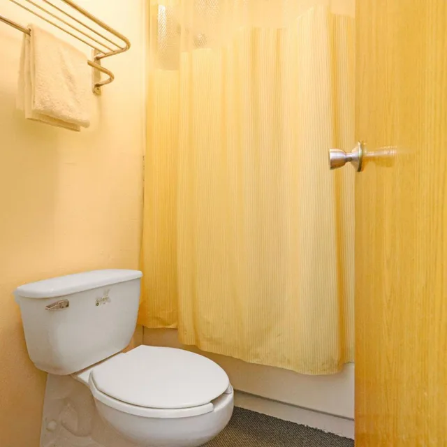 غرفة بسرير كينج وسرير كوين، Brookville Inn By OYO Near Dayton International Airport 6/7
