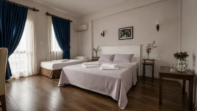 غرفة عائلية بسرير مزدوج وسرير فردي بإطلالة على البحر، Karaburun Konak Hotel 4/10