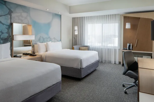 غرفة بسريرين كوين مع أريكة لذوي الإعاقة، Courtyard Houston Northwest Cypress 1/2