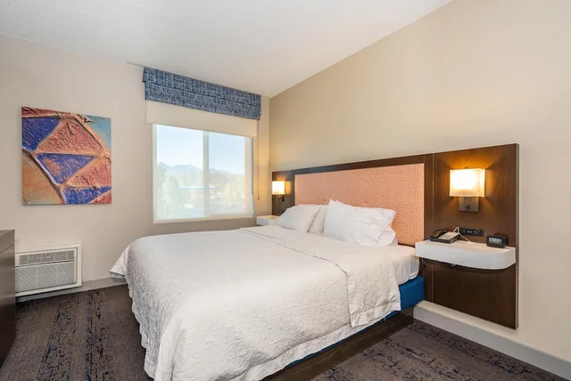 جناح بسرير كينج بمطبخ، Hampton Inn And Suites Flagstaff 1/5