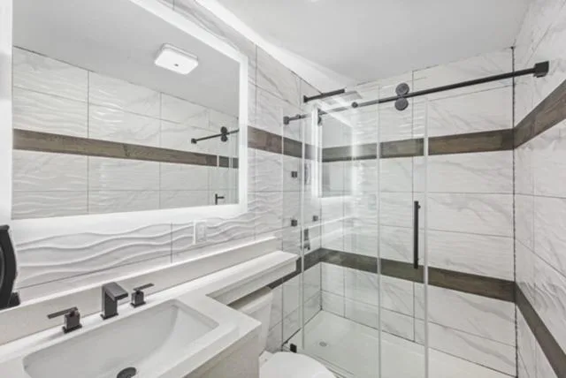 غرفة ديلوكس بسرير مزدوج، Hotel OPUS Bronx Near Bay Plaza Mall 6/6