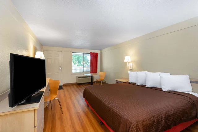 غرفة قياسية بسرير كينج، Travelodge by Wyndham Essington / Philadelphia Airport 1/4