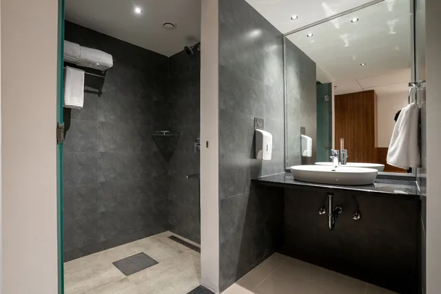 غرفة عائلية ثلاثية بسرير كوين وسريرين منفصلين، Lilac Hotel, Guruvayur 3/3