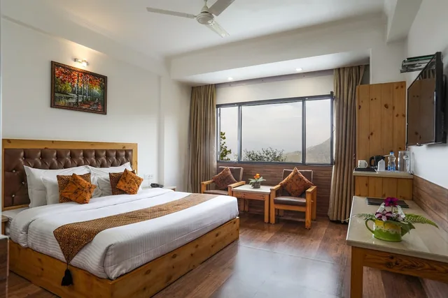 Deluxe, King Bed, Mountain View, Balcony, The Mountain Quail 1/4