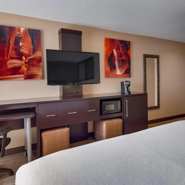 Room, King Bed, Accessible, Best Western View Of Lake Powell Hotel 7/10