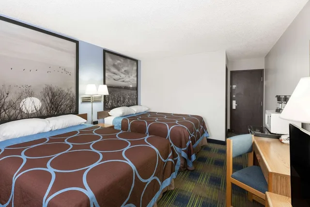 غرفة بسريرين مزدوجين، Super 8 by Wyndham Columbus 1/2