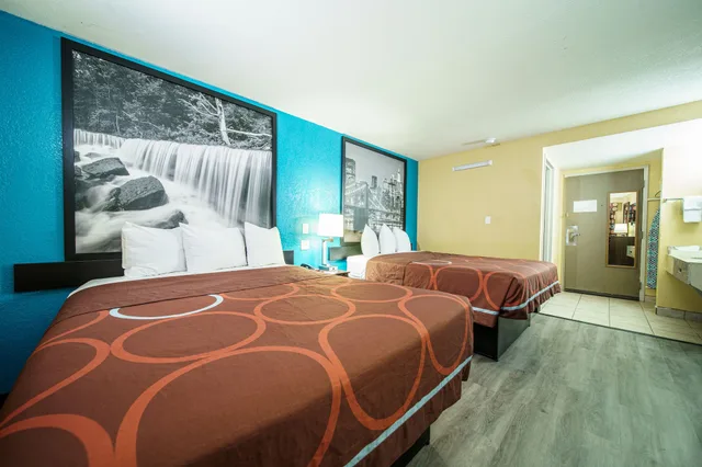 غرفة بسريرين كوين يُسمح فيها بالحيوانات الأليفة، Super 8 by Wyndham Wichita Airport 3/10