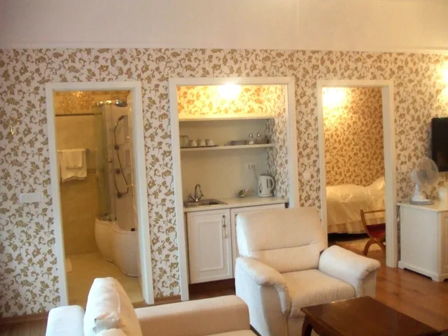 Superior, Suite, King and Twin Beds, Allegro 3/5