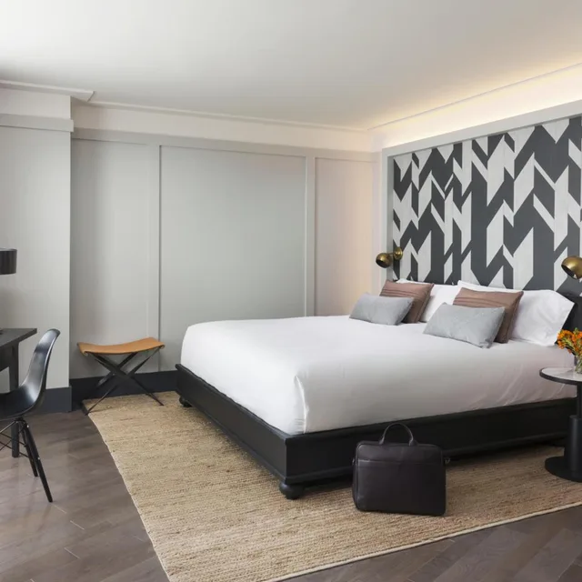جناح جونيور بسرير كينج، The Tillary Hotel Brooklyn 6/8