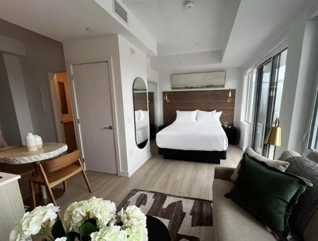 غرفة بسرير مزدوج، Muskoka Bay Resort 1/1