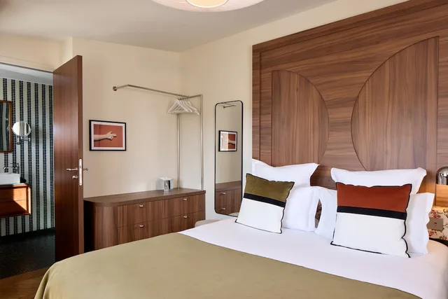 Room, Queen Bed, Eiffel View، HOTEL D'ARGENSON 1/7