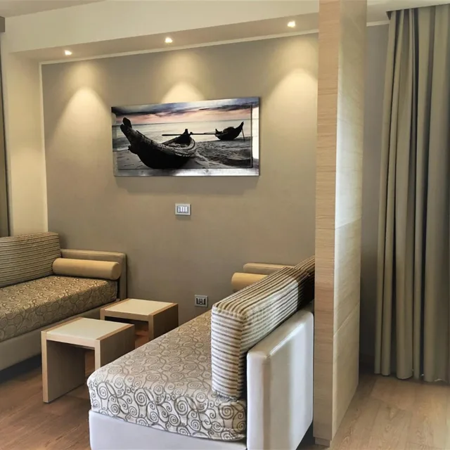 جناح بشرفة، Hotel Calabona 5/10
