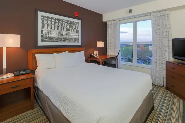 جناح بسرير كوين بغرفة نوم واحدة مع أريكة، Residence Inn by Marriott Potomac Mills Woodbridge 2/8