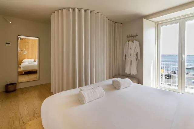 2 Bedrooms, Duplex, Apartment, Queen and Twin Beds، Lioz Lisboa Hotel 4/10