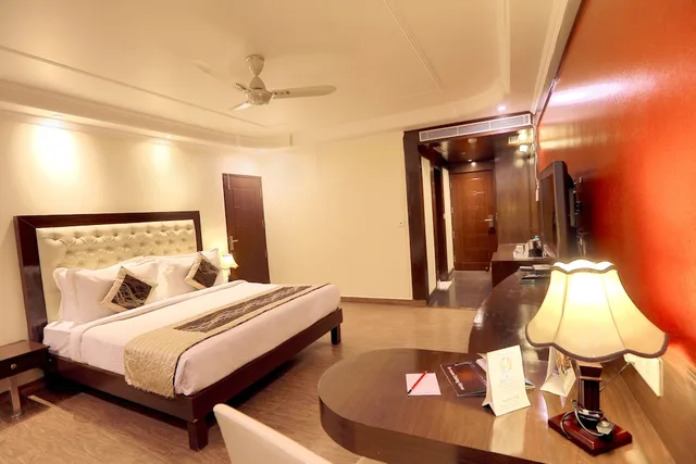Green, Premium, King Bed، The Fern Residency Haridwar 4/4