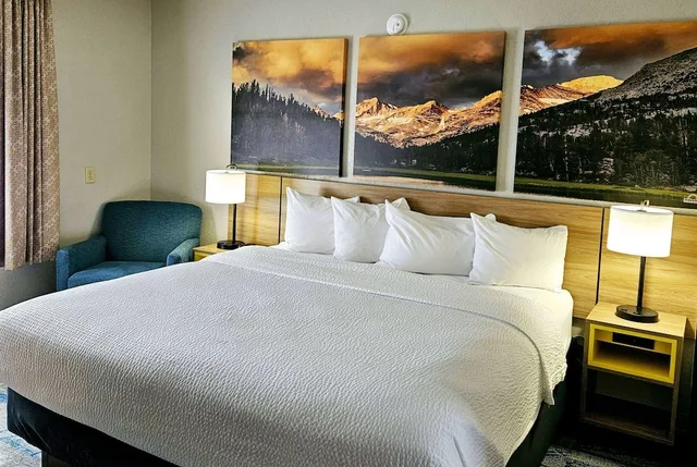 غرفة بسرير كينج لذوي الإعاقة، Days Inn and Suites by Wyndham Downtown Missoula-University 3/10