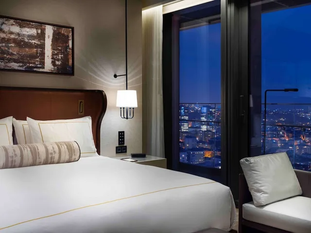 Fairmont Gold, King Bed, 2 Queen Beds, City View, Lounge Access، Fairmont Quasar Istanbul 5/10