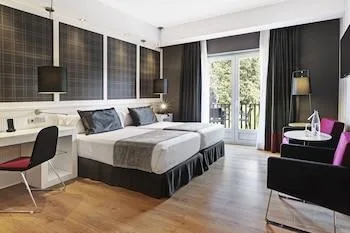 Room, Double and Twin Beds, Garden or Pool View, Terrace، Catalonia Reina Victoria 2/2