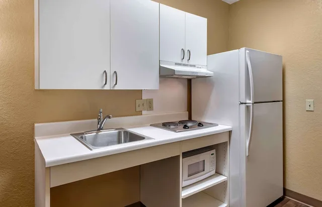 2 Full Beds - Non-Smoking, Kitchen، Studio 6 Extended Stay Fishkill Westage Center NY 10/10