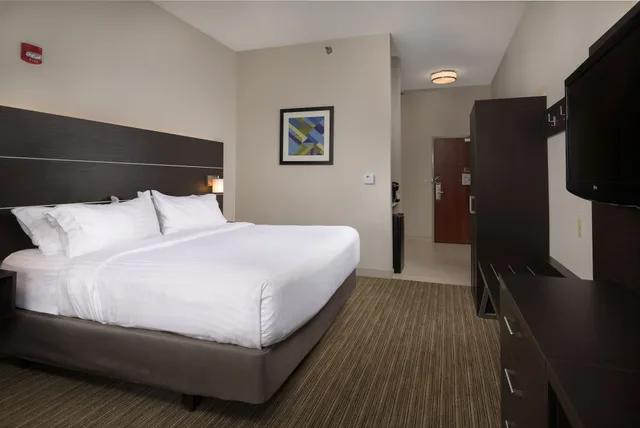 غرفة قياسية بسرير كينج، Holiday Inn Express Hotel And Suites Independence Kansas City 1/3