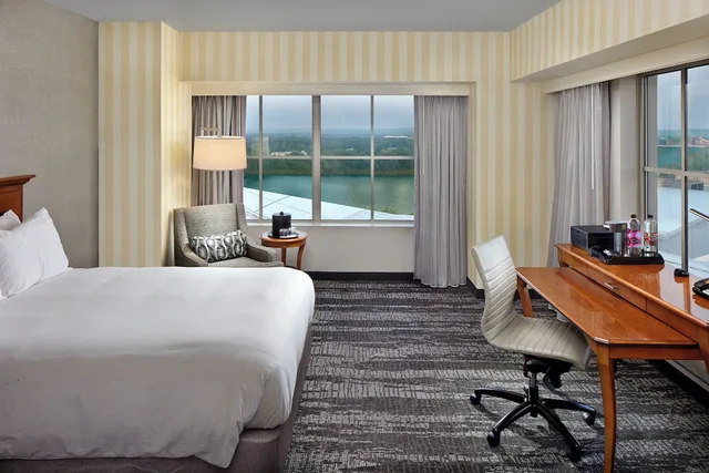 Room, King Bed, Marriott Hartford Downtown 7/10