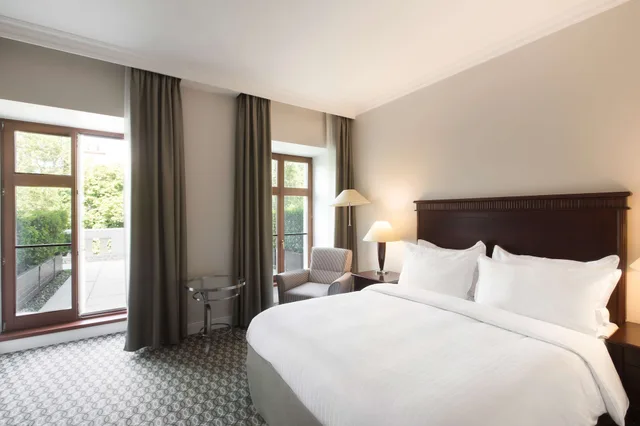 Premium, Queen Bed, Square View, Terrace، Radisson Blu Carlton 2/10