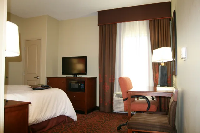غرفة بسرير كوين، Hampton Inn Tomah 2/8