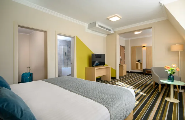جناح جونيور، Leonardo Hotel Budapest 2/5