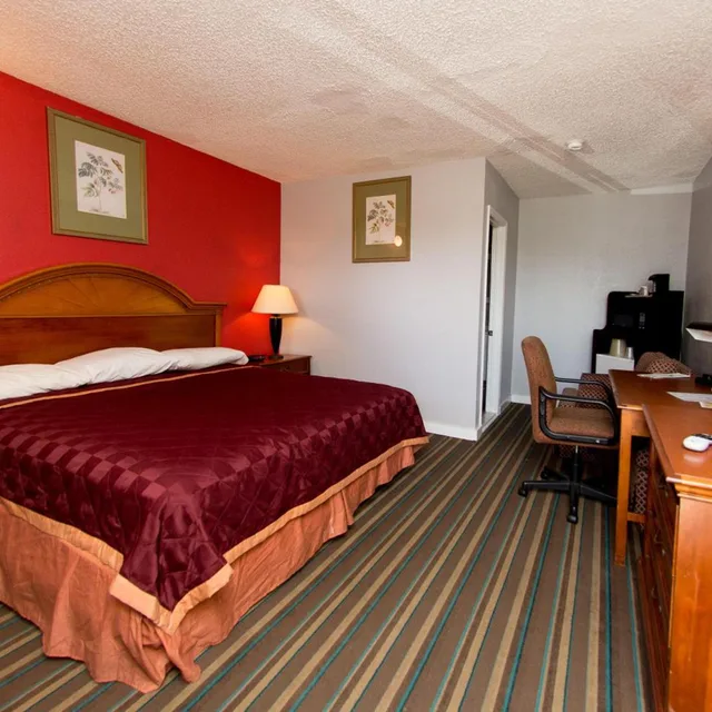 جناح ديلوكس بسرير كينج، Scottish Inn & Suites Bensalem 2/7