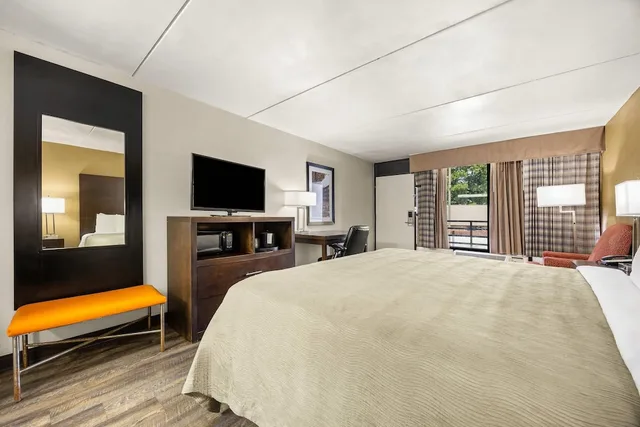غرفة قياسية بسرير كينج، Quality Inn Columbus near Fort Benning 3/7